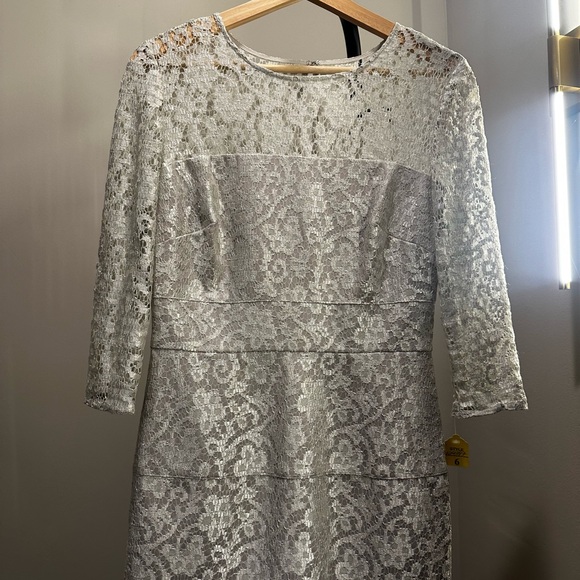 Kay Unger 3/4 sleeve lace dress in silver and white - Picture 1 of 4